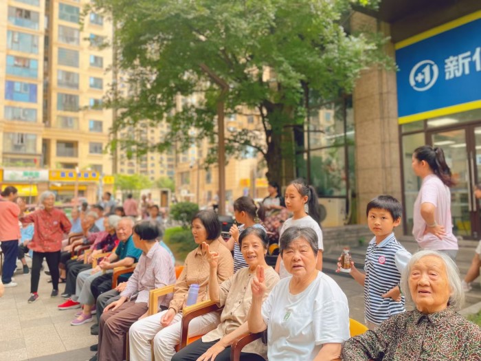 情暖夕阳，孝润童心